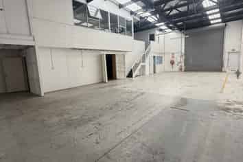264 sqm Warehouse | Wiri | 5 Car Parks