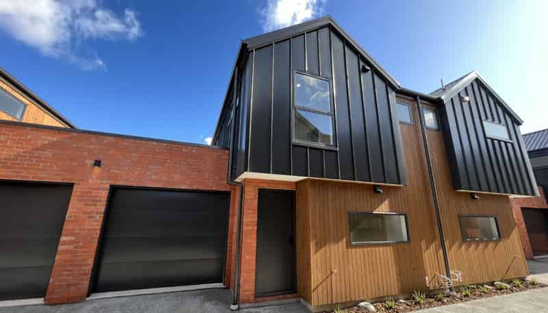 2/387 Armagh Street, Linwood