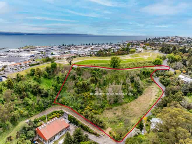 36 Main Street, Bluff Hill
