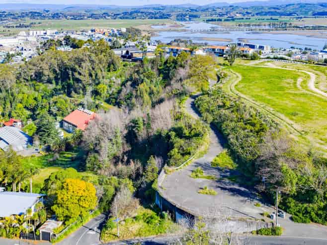 36 Main Street, Bluff Hill