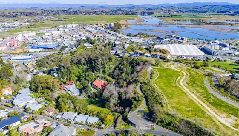 36 Main Street, Bluff Hill