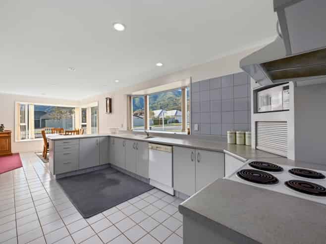 28 Ranui Street, Waikawa