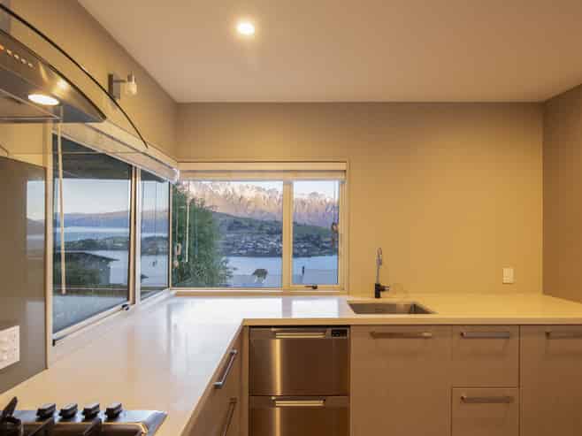 11 Peregrine Place, Queenstown Hill
