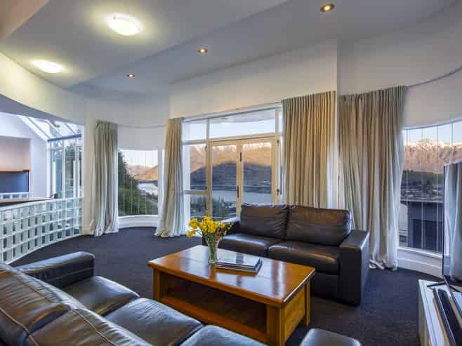 11 Peregrine Place, Queenstown Hill
