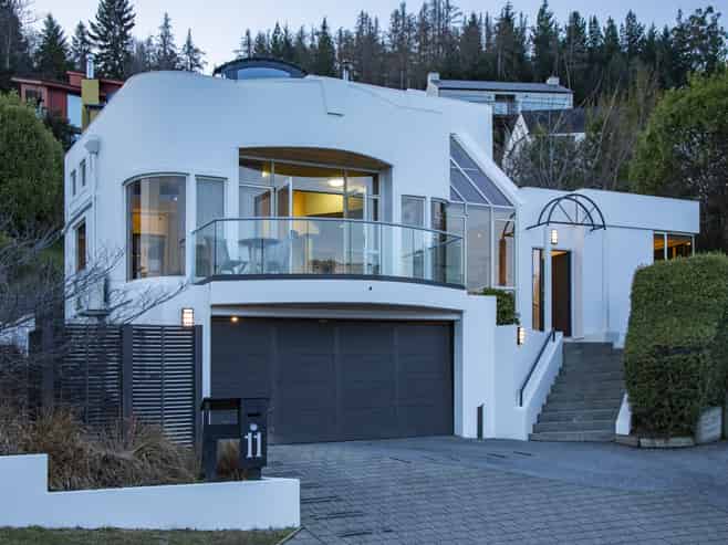 11 Peregrine Place, Queenstown Hill
