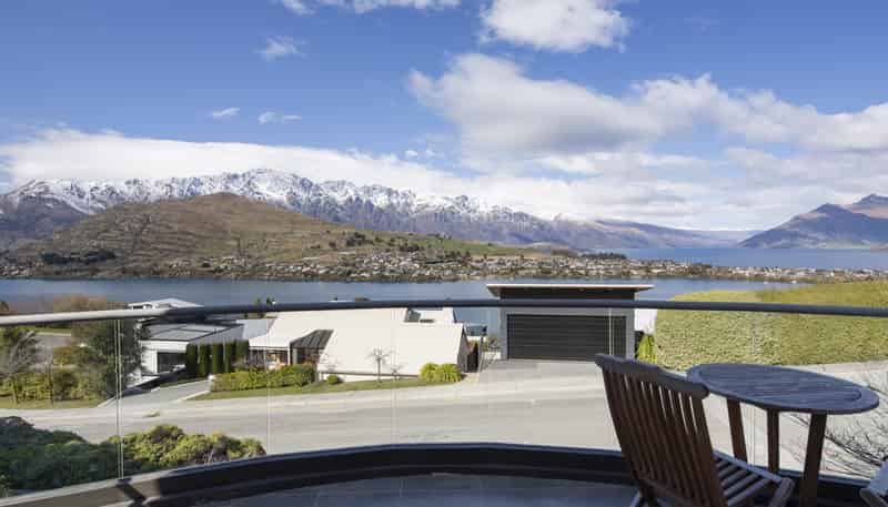 11 Peregrine Place, Queenstown Hill