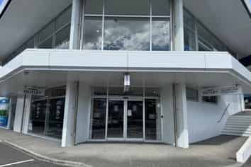 High-Profile Retail Opportunity on Great South Rd