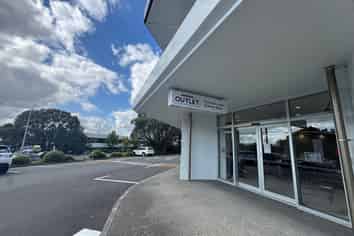 High-Profile Retail Opportunity on Great South Rd