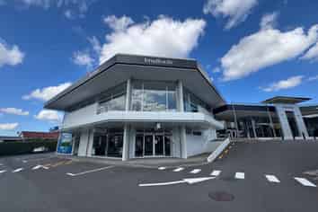 High-Profile Retail Opportunity on Great South Rd