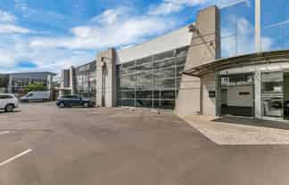 Prime 387.64sq m retail/showroom in Penrose 