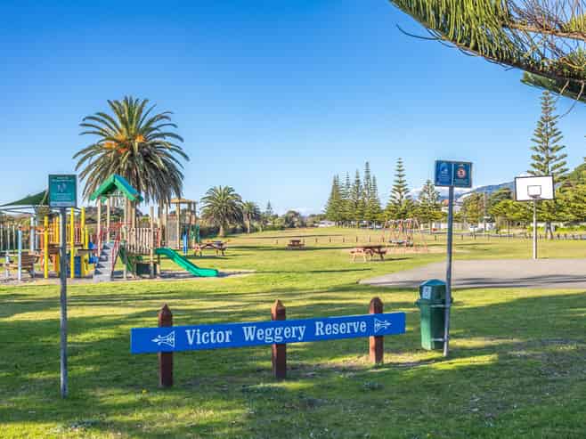 38 Queens Road, Waikanae Beach