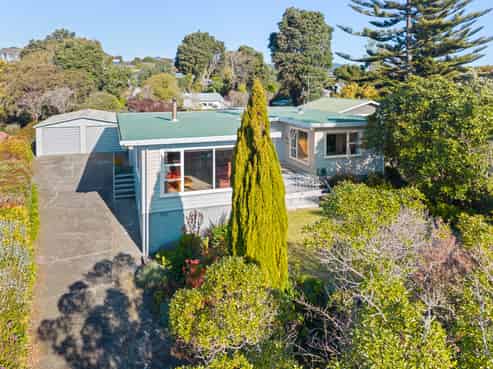 38 Queens Road, Waikanae Beach