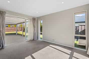 22 Oaks Drive, Lincoln