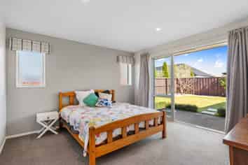22 Oaks Drive, Lincoln