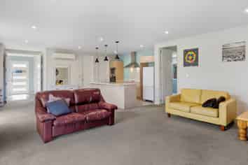 22 Oaks Drive, Lincoln