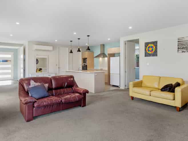 22 Oaks Drive, Lincoln