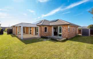 22 Oaks Drive, Lincoln