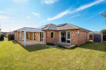 22 Oaks Drive, Lincoln