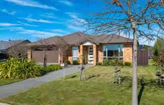 22 Oaks Drive, Lincoln
