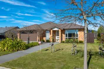 22 Oaks Drive, Lincoln