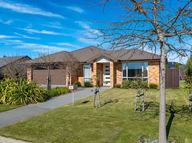 22 Oaks Drive, Lincoln