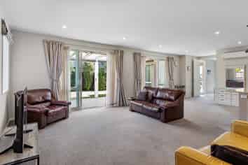 22 Oaks Drive, Lincoln
