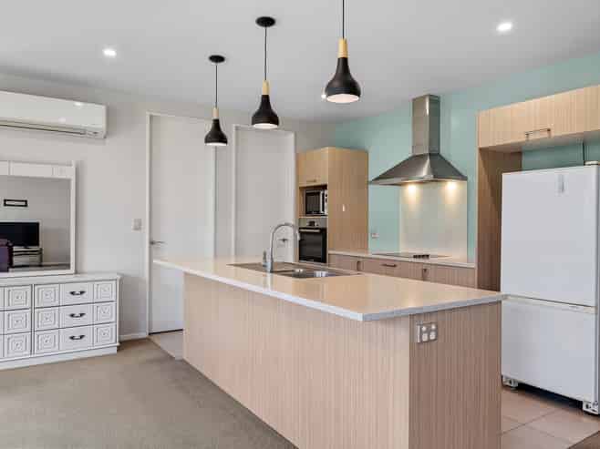 22 Oaks Drive, Lincoln