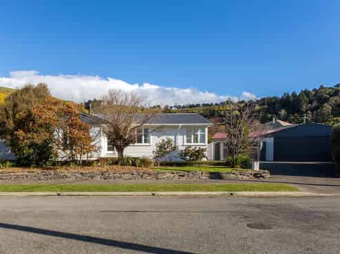 4 Lucienne Place, Hillsborough