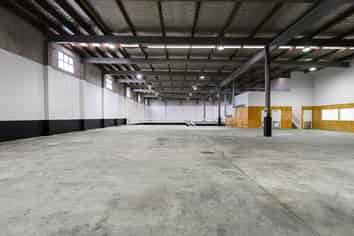 High-Capacity Warehouse for Lease
