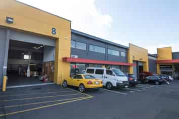 High-Capacity Warehouse for Lease