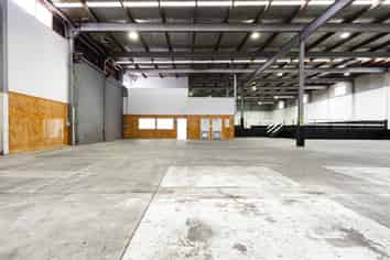 High-Capacity Warehouse for Lease