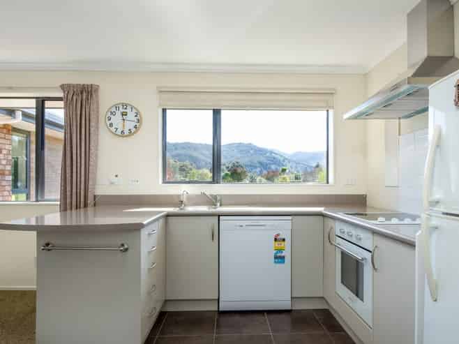 8 Isobel Place , Rarangi