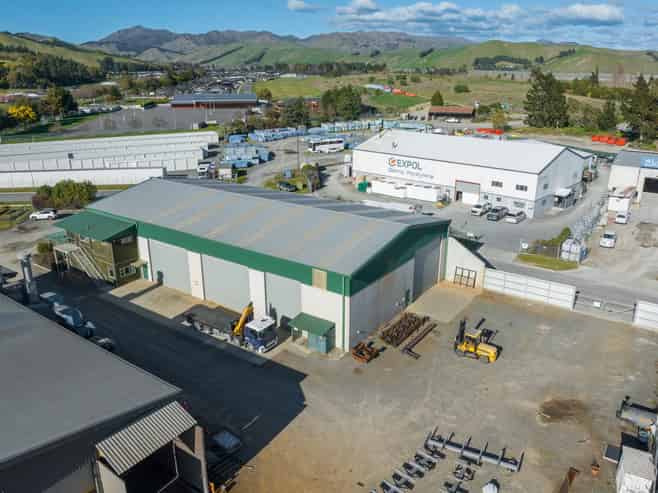 Immediately available modern warehouse, 90% NBS