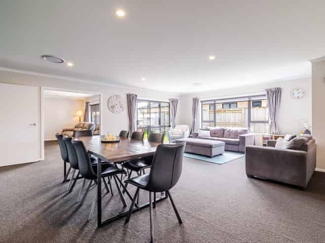 75 Pharazyn Street, Feilding