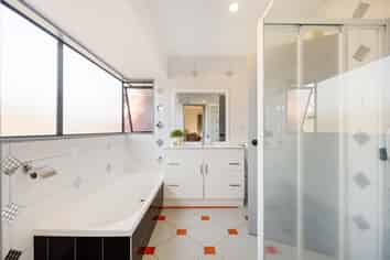 2/252 Grahams Road, Bishopdale