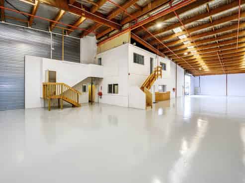 LARGE-SCALE INDUSTRIAL FACILITY FOR LEASE
