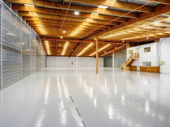 LARGE-SCALE INDUSTRIAL FACILITY FOR LEASE
