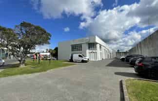 PRIME CORNER OFFICE - 130sqm