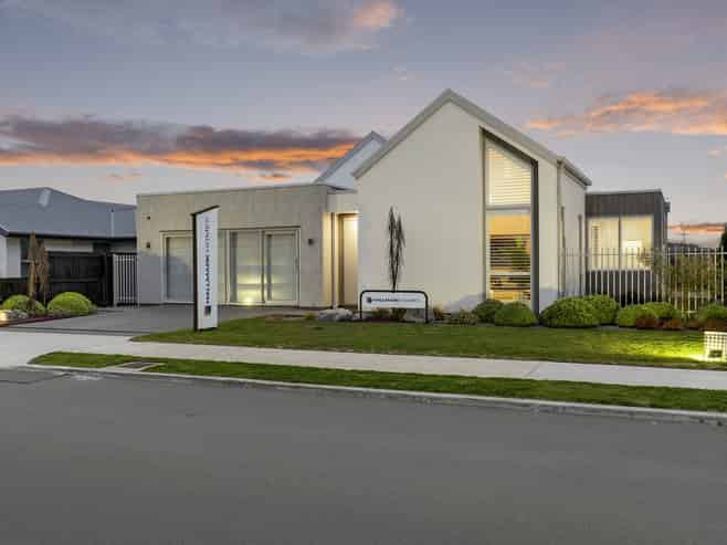 90 Southfield Drive, Lincoln