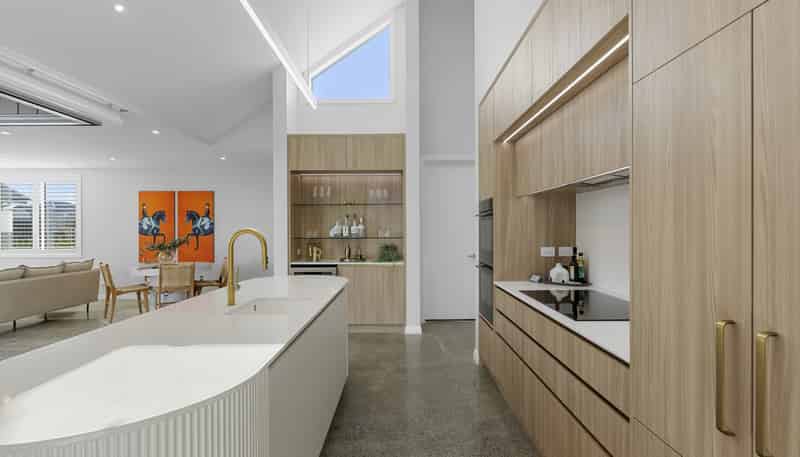 90 Southfield Drive, Lincoln