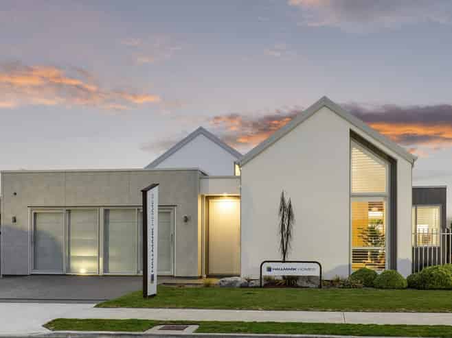 90 Southfield Drive, Lincoln