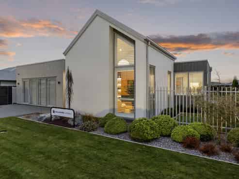 90 Southfield Drive, Lincoln