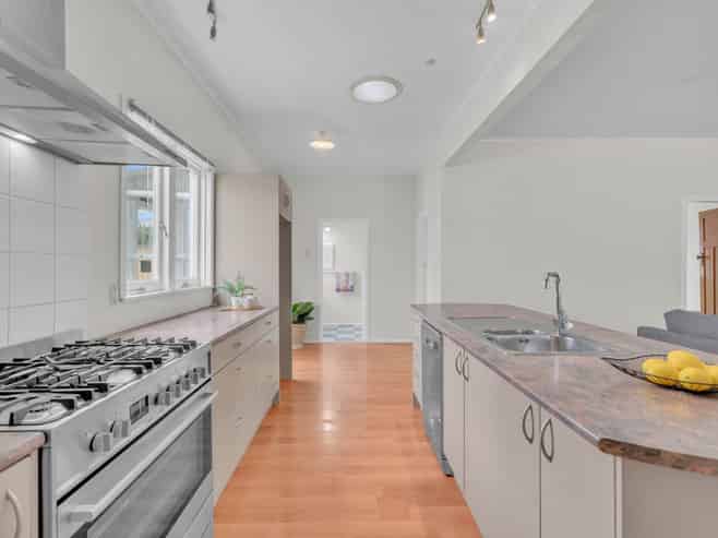 14 Bernard Street, Avenues