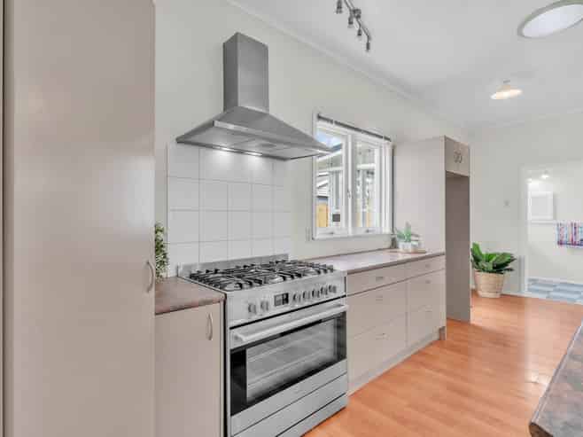 14 Bernard Street, Avenues