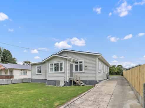 14 Bernard Street, Avenues