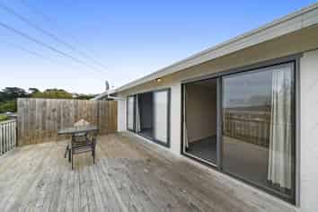 1/12 Kekeno Grove, Tirohanga