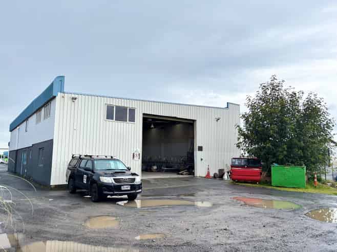 Mount industrial gem with secure yard!