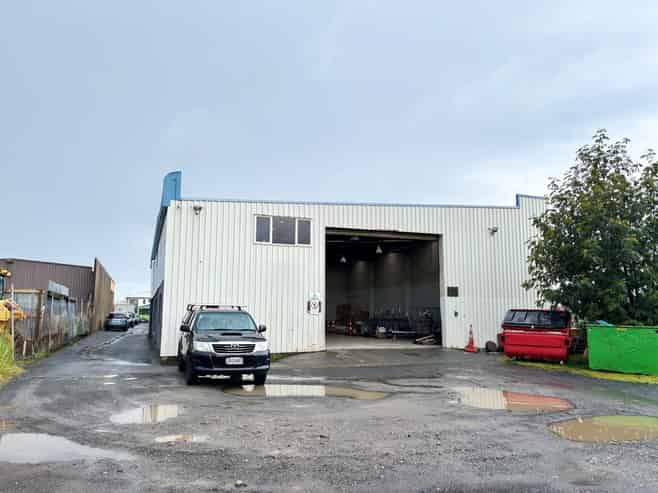 Mount industrial gem with secure yard!