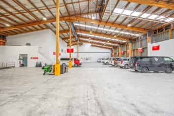 High-Profile 1,311 Sqm Showroom/Warehouse