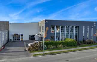 910.8sqm modern warehouse/office with secured yard